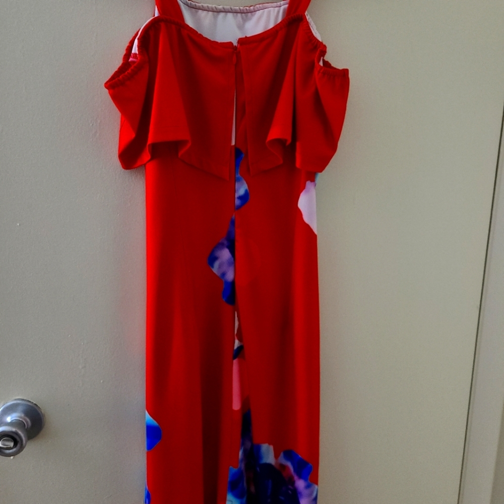 Beautiful Spring and/or summer dress. Add a pop of color to your closet